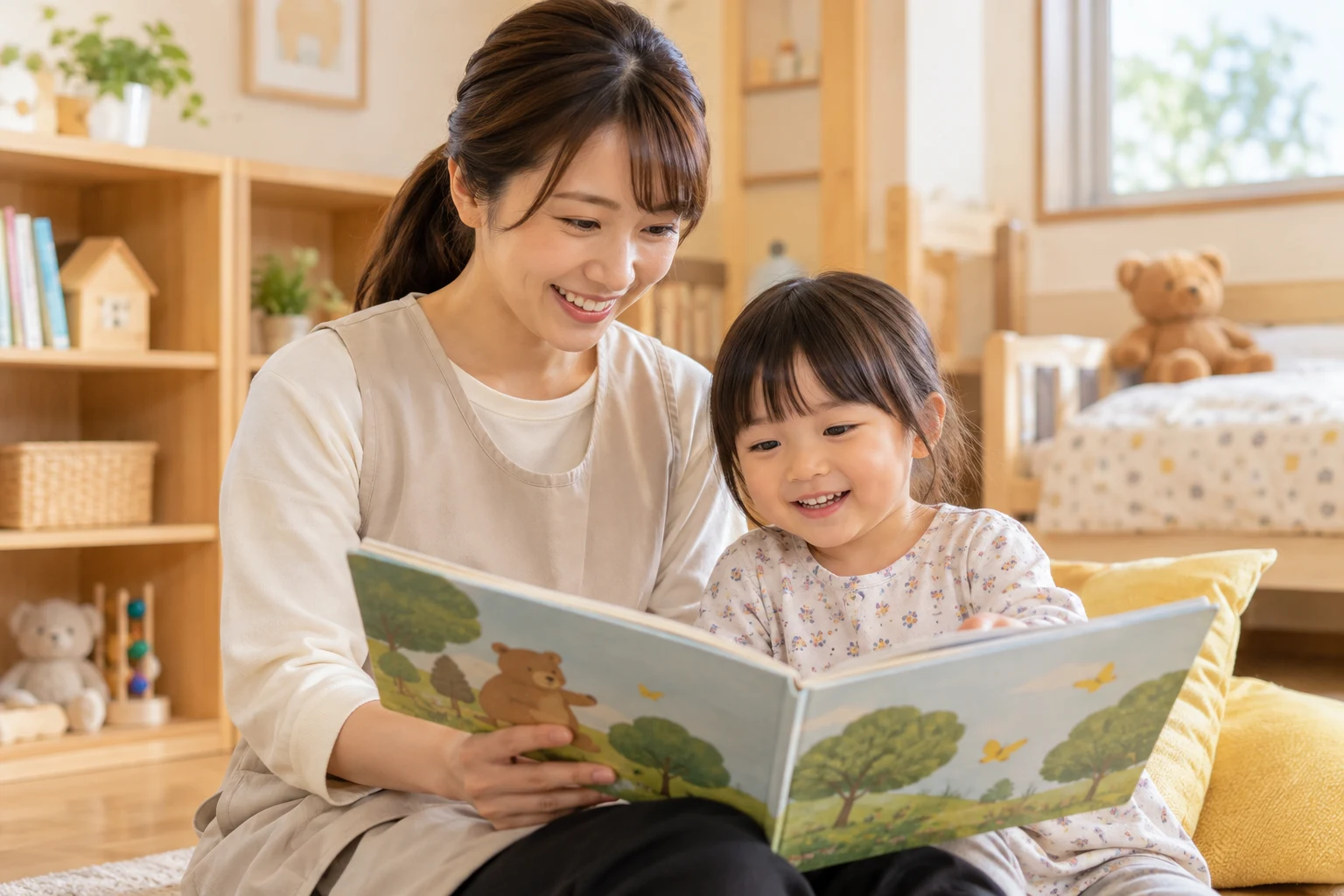 保育士が子どもに寄り添う様子のイメージ